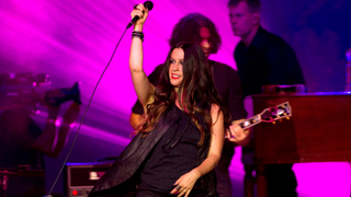 Alanis Morissette Is Not Having Her Former Manager's Apology